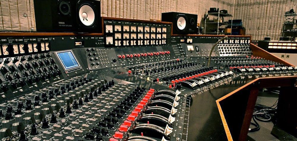 Πωλείται ο εξοπλισμός των Abbey Road Studios