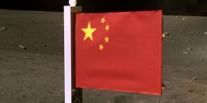Η Κίνα πήγε στη Σελήνη και έβαλε σημαία