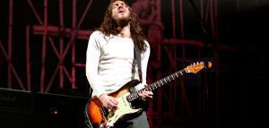 Ο νέος δίσκος του John Frusciante είναι αφιερωμένος στη γάτα του