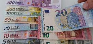 Αλλάζουν τα σχέδια των χαρτονομισμάτων ευρώ το 2024