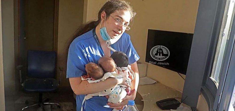 Μαία σώζει τρία νεογέννητα - Μία συγκλονιστική στιγμή την ώρα της καταστροφής στη Βηρυτό
