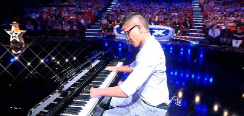 Πιανίστας με αναπηρία εντυπωσιάζει σε διαγωνισμό ταλέντου