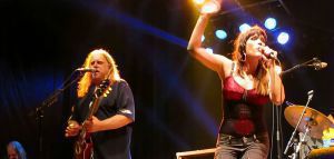 Η Beth Hart «σκίζει» την τραγουδάρα των Led Zeppelin