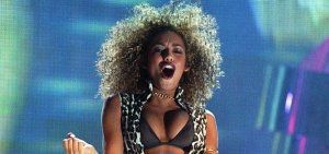 Σε ερωτικά τρίγωνα καταγγέλει η Mel B των Spice Girls ότι την εξωθούσε ο πρώην της