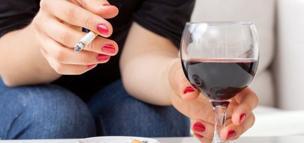 Ένα μπουκάλι κρασί την εβδομάδα αυξάνει τον κίνδυνο καρκίνου όσο 5-10 τσιγάρα