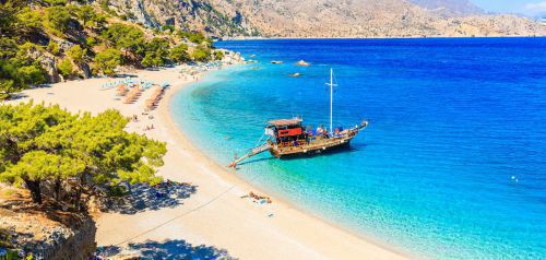 Τα 15 ελληνικά νησιά που προτείνει η  Daily Telegraph για τις φετινές διακοπές