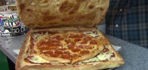 Η πίτσα που τρώγεται με το κουτί της