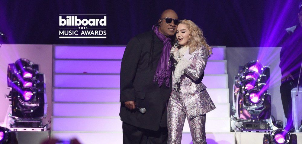 Madonna &amp; Stevie Wonder στα μοβ τραγουδούν για τον Prince