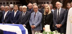 Πολιτικοί από όλες τις παρατάξεις αποχαιρέτησαν τον Αντώνη Λιβάνη