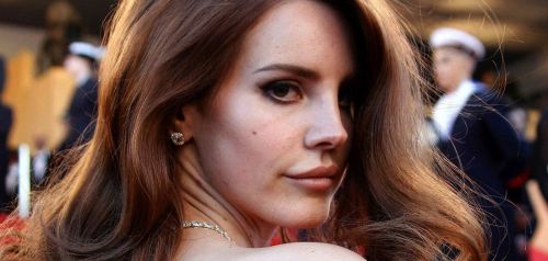 H Lana Del Rey σε μια τεράστια κλασική επιτυχία του 1971