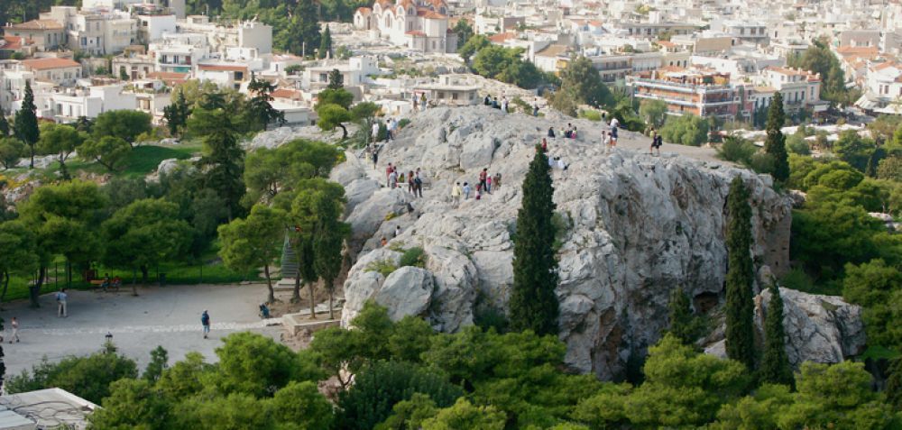 Ελληνίδα που αυτοκτόνησε, η γυναίκα που έπεσε από τον βράχο στην Ακρόπολη