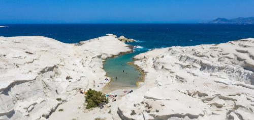 «Ανέγγιχτη, αντάξια των μύθων»: Αυτό το ελληνικό νησί εξυμνεί η Le Figaro
