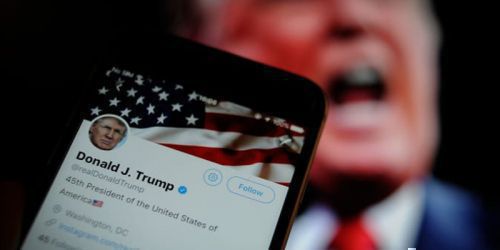 Twitter και Facebook μπλόκαραν τους λογαριασμούς Τραμπ
