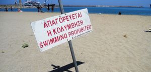 Αυτές είναι οι ακατάλληλες παραλίες για κολύμπι στην Αττική