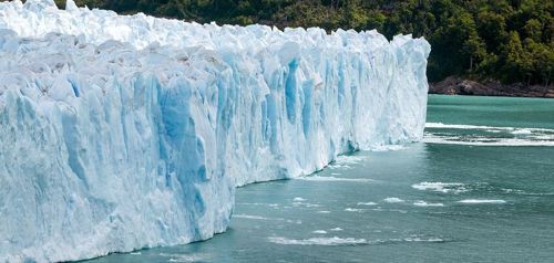 Ανακαλύφθηκε νέο είδος άμορφου πάγου με πυκνότητα σχεδόν όση και του νερού