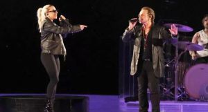 Bono και Lady Gaga ερμηνεύουν μαζί το οσκαρικό &quot;Shallow&quot;