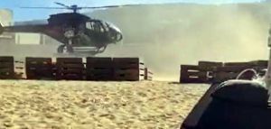 Γνωστός επιχειρηματίας προσγειώθηκε με το ελικόπτερο σε beach bar της Μυκόνου