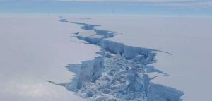 Ανταρκτική: Aποκολλήθηκε τεράστιο παγόβουνο