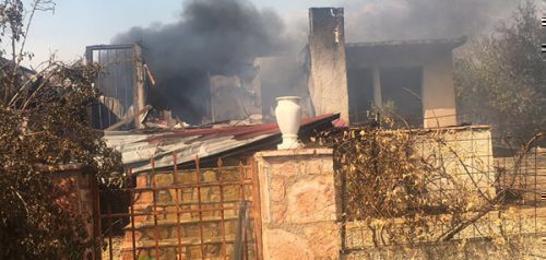 Μεγάλη φωτιά στην Αττική - Κάηκαν σπίτια στην περιοχή Κερατέας - Αναβύσσου