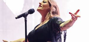 H Floor Jansen των Nightwish ακυρώνει όλες τις εμφανίσεις της