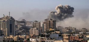 Χερσαία επίθεση και σφοδροί βομβαρδισμοί στη Γάζα