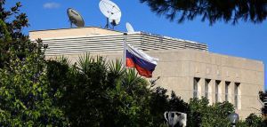 Η Ρωσική πρεσβεία κάνει υποδείξεις στους Έλληνες να... συνέλθουν