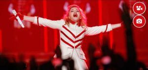 Η Madonna ανεβάζει στη σκηνή Έλληνα τραγουδιστή