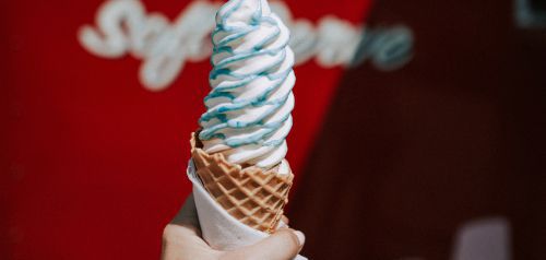 Η διαχρονική γοητεία του παγωτού μέσα από ένα νοσταλγικό βίντεο
