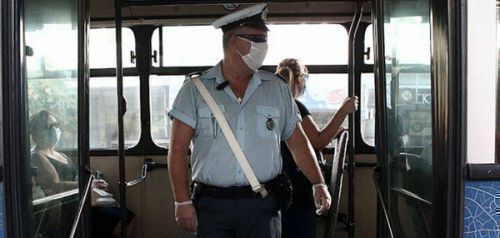 Άγριο ξύλο σε λεωφορείο για τη μάσκα