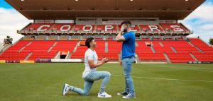 Josh Cavallo: Ο ποδοσφαιριστής έκανε πρόταση γάμου στον σύντροφο του