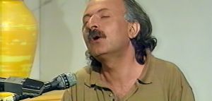 Ο Μάριος Τόκας παίζει και τραγουδά για την «Αννούλα», την «Ελλάδα», τον «Πενταδάχτυλο»