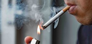 Οι καπνιστές αντιμετωπίζουν σχεδόν τρεις φορές μεγαλύτερο κίνδυνο να πεθάνουν πρόωρα