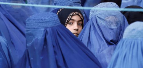 Mουσουλμάνες: Γιατί φορούν μαντίλα, μπούρκα, χιτζάμπ και τσαντόρ