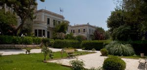 Θερινό σινεμά στους κήπους της Γαλλικής Σχολής Αθηνών