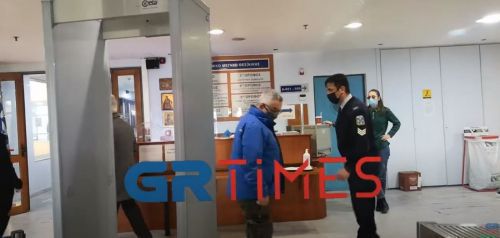 Στις Αρχές ο Στάθης Παναγιωτόπουλος με τον δικηγόρο του