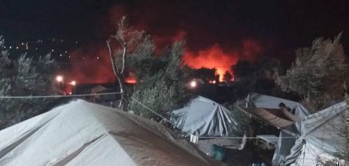 Κάηκε η Μόρια, 12.000 μετανάστες εκτός δομής