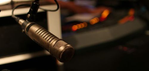 Αντιδρούν και οι ιδιοκτήτες ραδιοφωνικών σταθμών για το νομοσχέδιο Μενδώνη