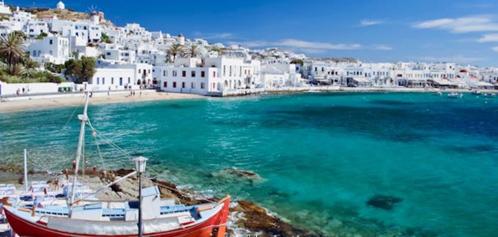 Η βρετανική «The Sun» προτείνει Ελλάδα για διακοπές και τον Οκτώβριο