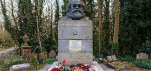 Βανδαλίστηκε ο τάφος του Μαρξ στο Λονδίνο