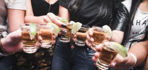Υπερκατανάλωση αλκοόλ... μία συνήθεια που τραυματίζει την Κρήτη