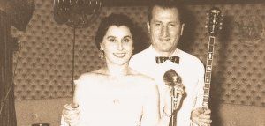 Άννα Γκαλ &amp; Τζουανάκος τραγουδούν Μανώλη Χιώτη (1957)