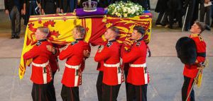 Περίπου 30 εκ. τηλεθεατές παρακολούθησαν την κηδεία της Βασίλισσας Ελισάβετ