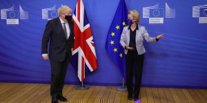 Ολοταχώς για «σκληρό» Brexit πάει η Βρετανία