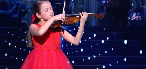 9χρονη παιδί – θαύμα παίζει Tchaikovsky σε διαγωνισμό ταλέντου