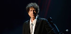 Ο Bob Dylan διασκευάζει το &quot;Dance Me to the End of Love&quot;