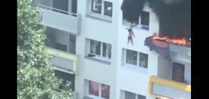 Συγκλονιστικό video: Αδέρφια πηδούν από τον τρίτο όροφο για να σωθούν από φωτιά