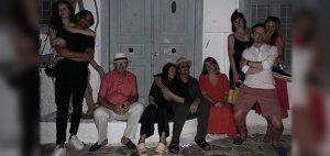 Ποιοι διάσημοι σταρ βρίσκονται στην Ελλάδα για διακοπές