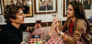Εστιατόριο στην Ιταλία δοκιμάζει διαφανή διαχωριστικά στα τραπέζια