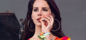 Η Lana Del Rey τραγουδά το &quot;You&#039;ll Never Walk Alone&quot;