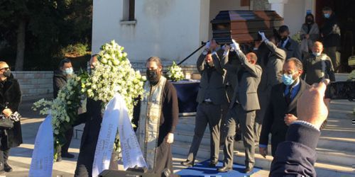 15 φωτογραφίες από την κηδεία του Σήφη Βαλυράκη